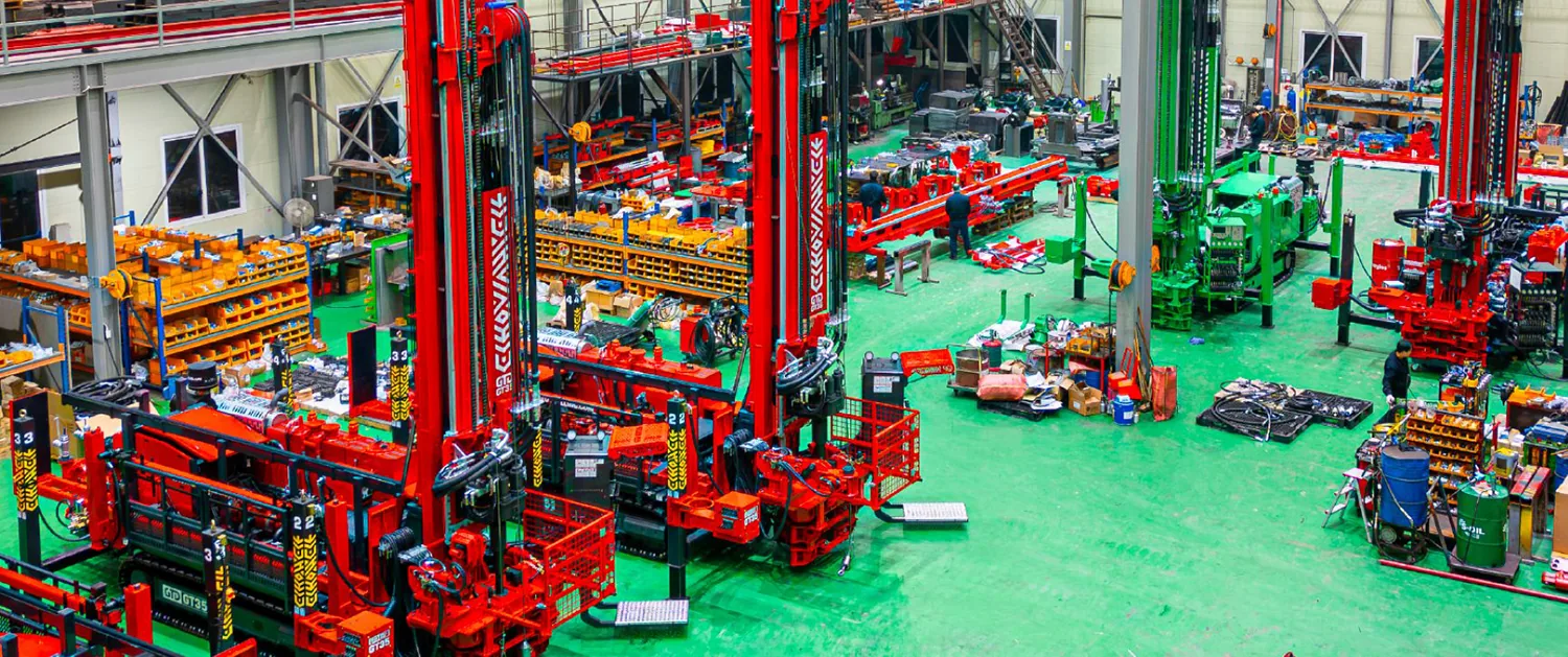 The GTD desco factory floor in South Korea, with drill rigs under assembly